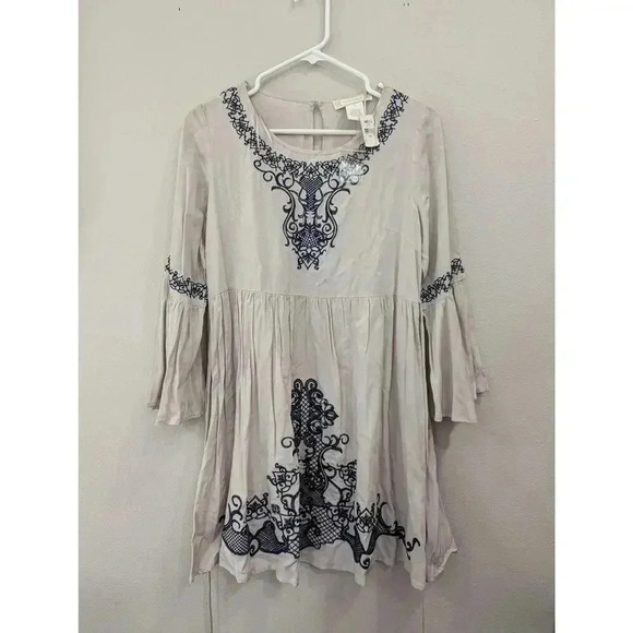 Flying Tomato Dresses & Skirts - Women's grey peasant dress w/bell sleeves and sewn on detail by Flying Tomato, S